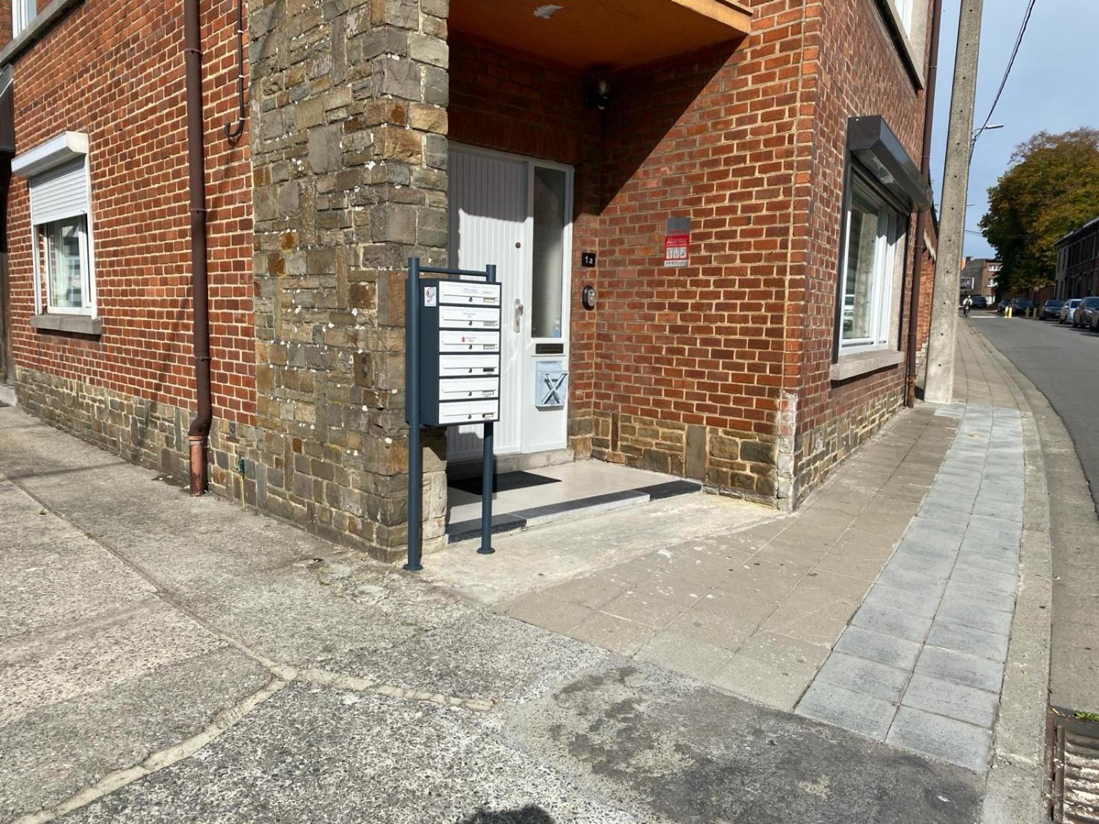 1-E Superbe Appartement Lumineux Charleroi Eksteriør billede